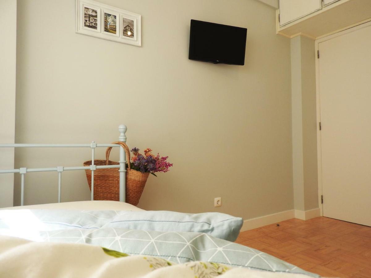 Lisbon Airport Hostel Екстериор снимка