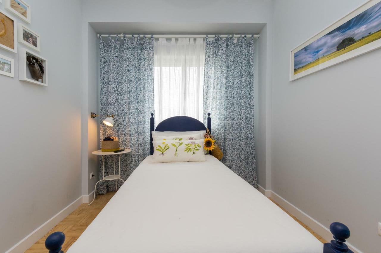 Lisbon Airport Hostel Екстериор снимка